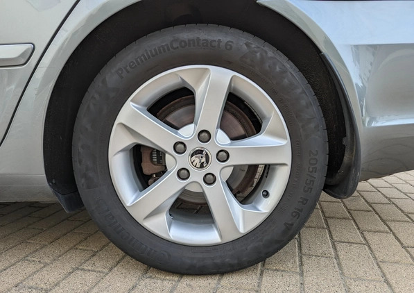 Skoda Octavia cena 26900 przebieg: 121600, rok produkcji 2012 z Wrocław małe 277